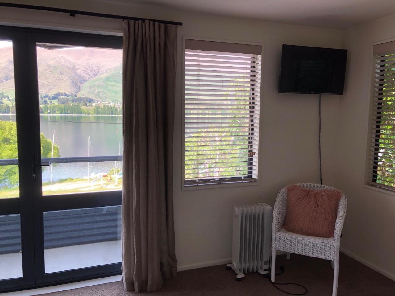 Luxury On Lakeside Wanaka Bagian luar foto