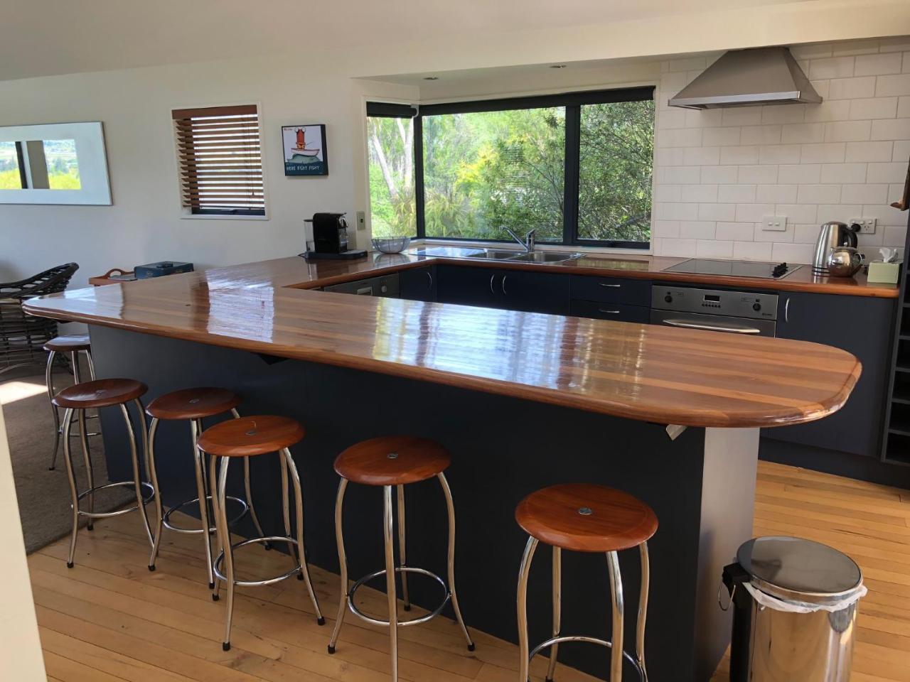 Luxury On Lakeside Wanaka Bagian luar foto